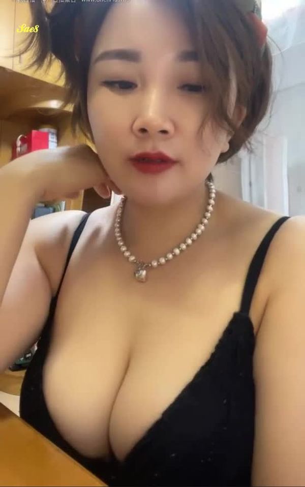 抖音巨乳网红人妻乔太太福利自拍4